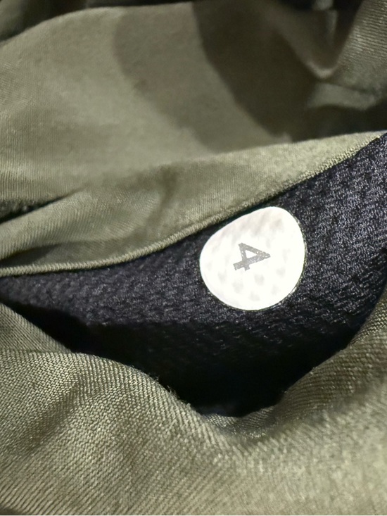 Lululemon dark green hotty hot high rise 2.5 shorts Sz 4 - Picture 6 of 8